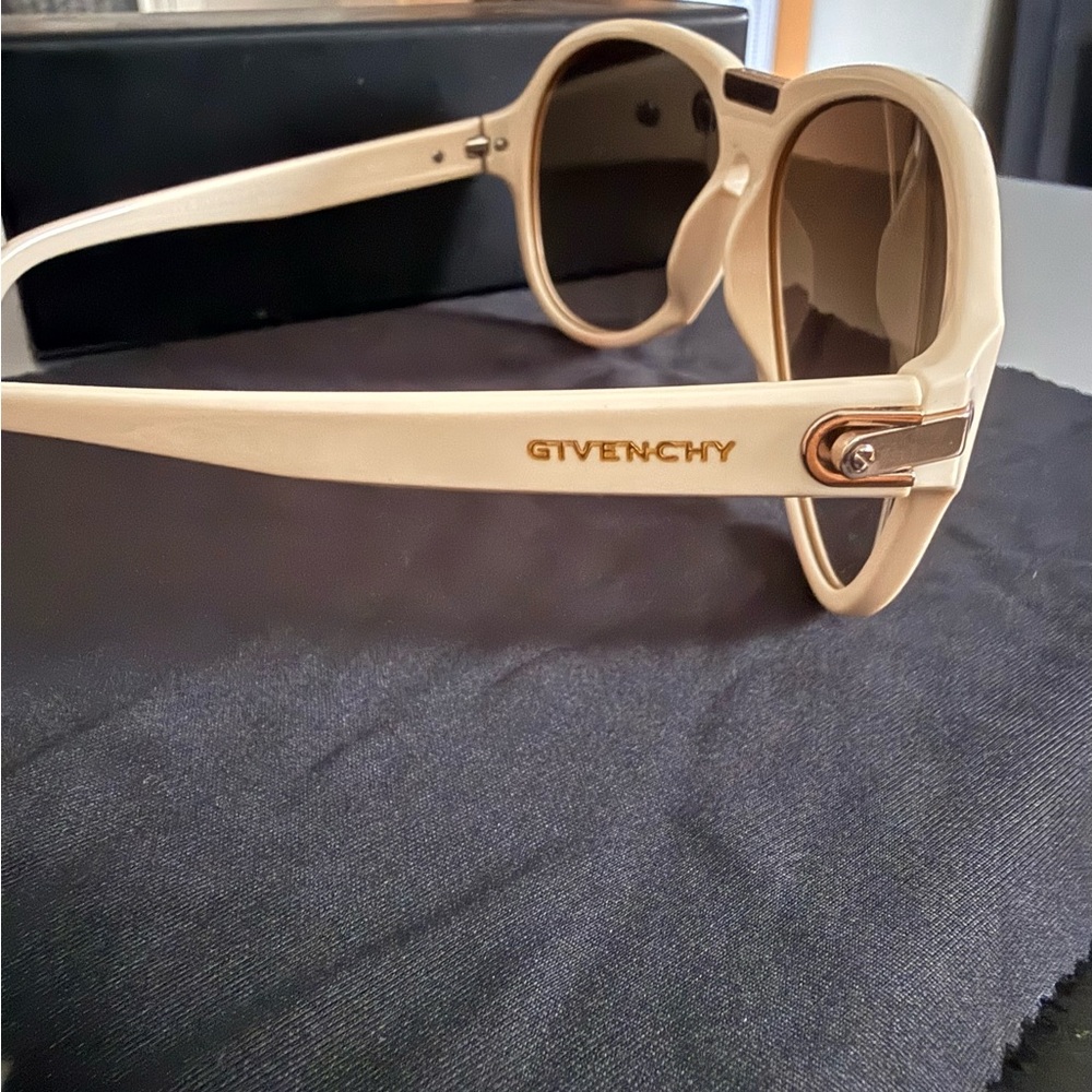 Givenchy Cream Oversized Sunglasses | Gold Logo | Luxe Designer Shades | - Picture 2 of 5